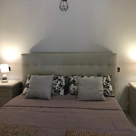 Elegante Monolocale Al Centro Del Paese Apartment Теулада Екстериор снимка
