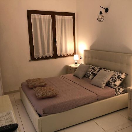 Elegante Monolocale Al Centro Del Paese Apartment Теулада Екстериор снимка