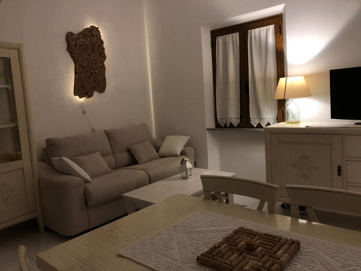 Elegante Monolocale Al Centro Del Paese Apartment Теулада Екстериор снимка