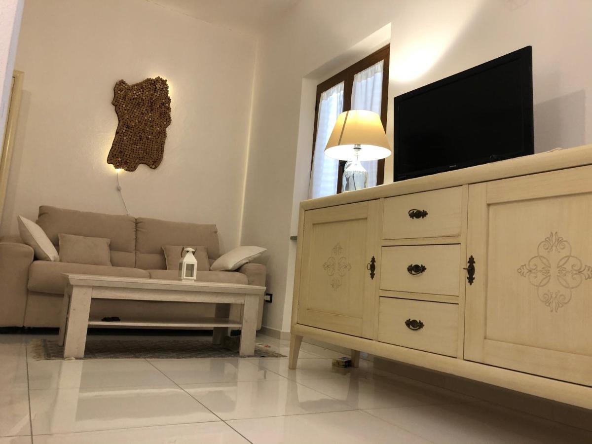 Elegante Monolocale Al Centro Del Paese Apartment Теулада Екстериор снимка